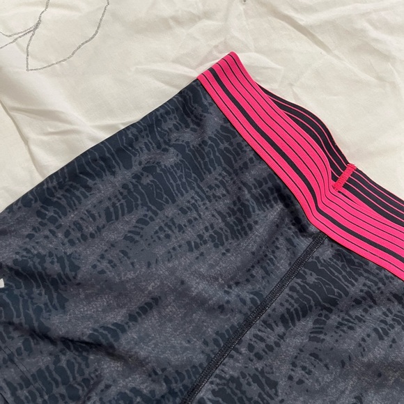 Under armor biker shorts - Picture 2 of 2